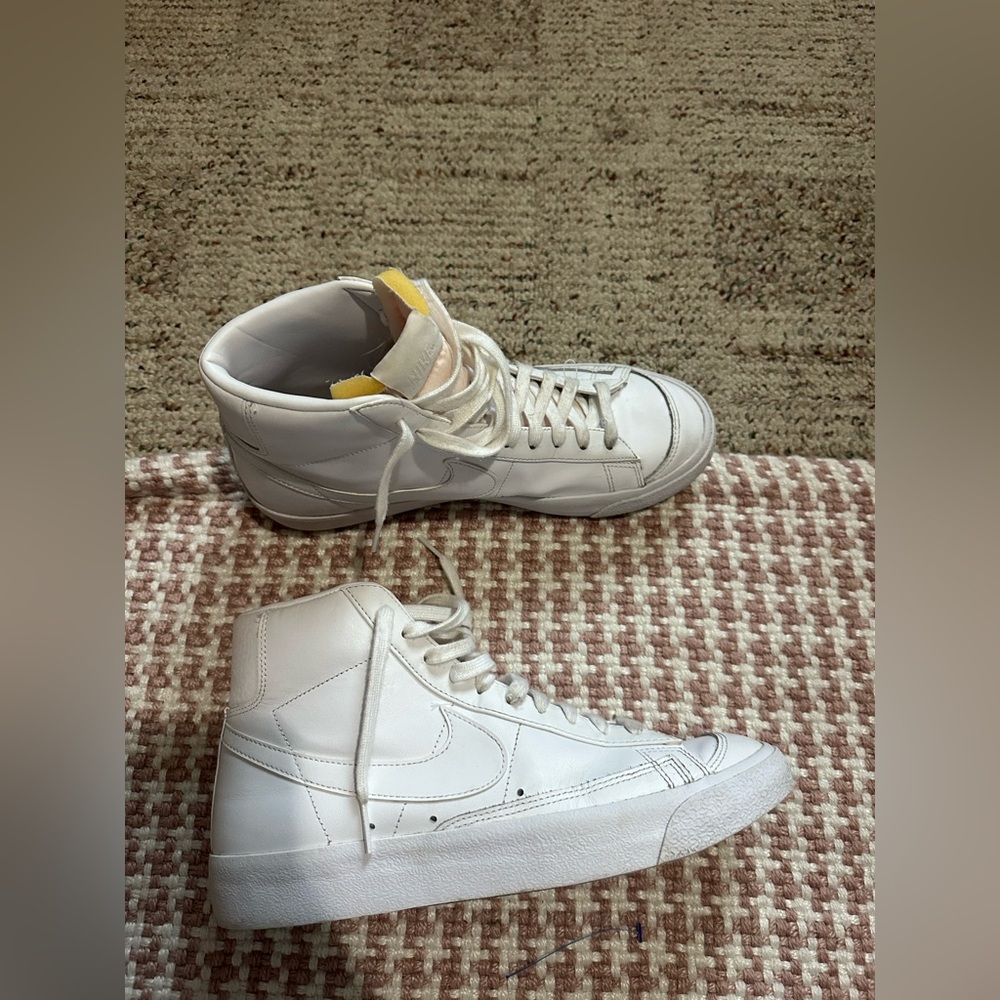 Nike Women’s Blazer ‘77 Vintage Mid Triple White